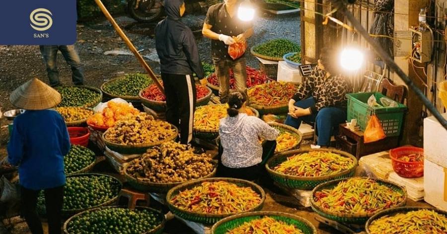 Long Bien Market