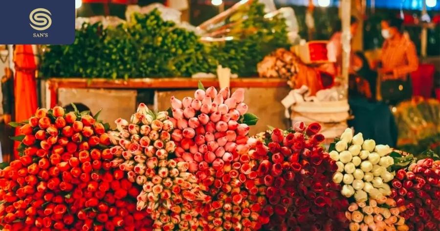 Quang Ba Flower Market in Hanoi