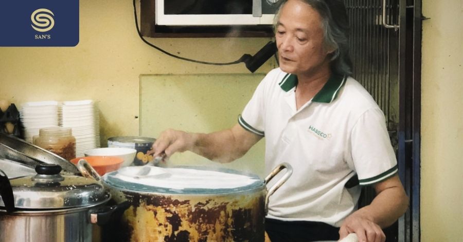 Banh cuon in Alley 29 Thuy Khue 