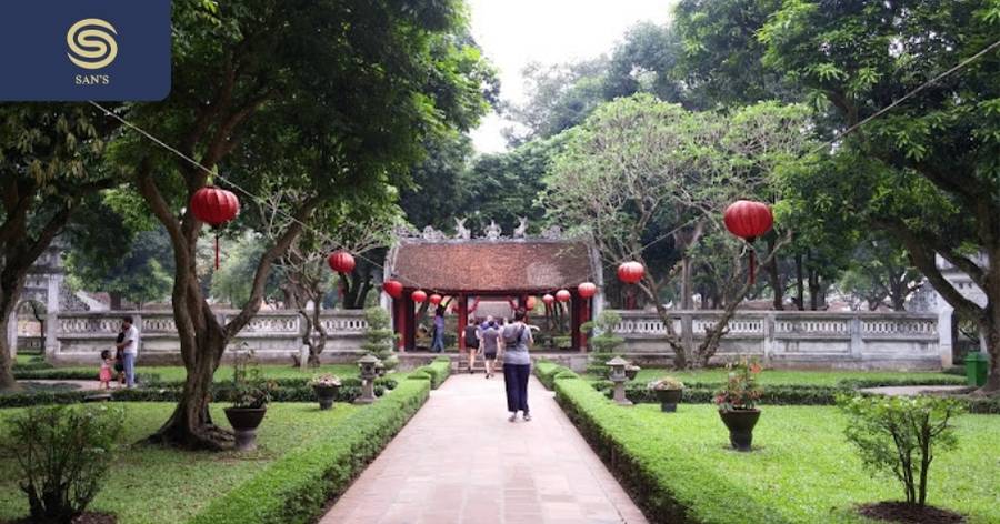 The Great Middle Gate (Dai Trung Mon)