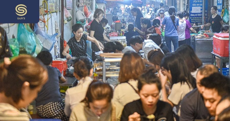 Dong Xuan Market Alley food tour