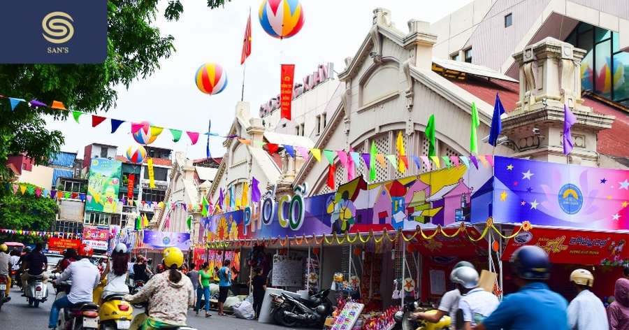 Dong Xuan Market is an unmissable stop on your Hanoi Night Tour