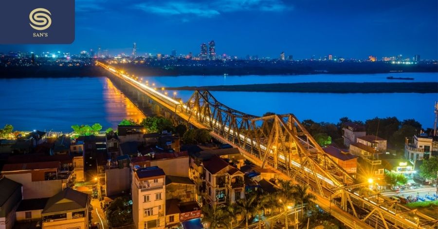 The charm of Long Bien bridge at Night