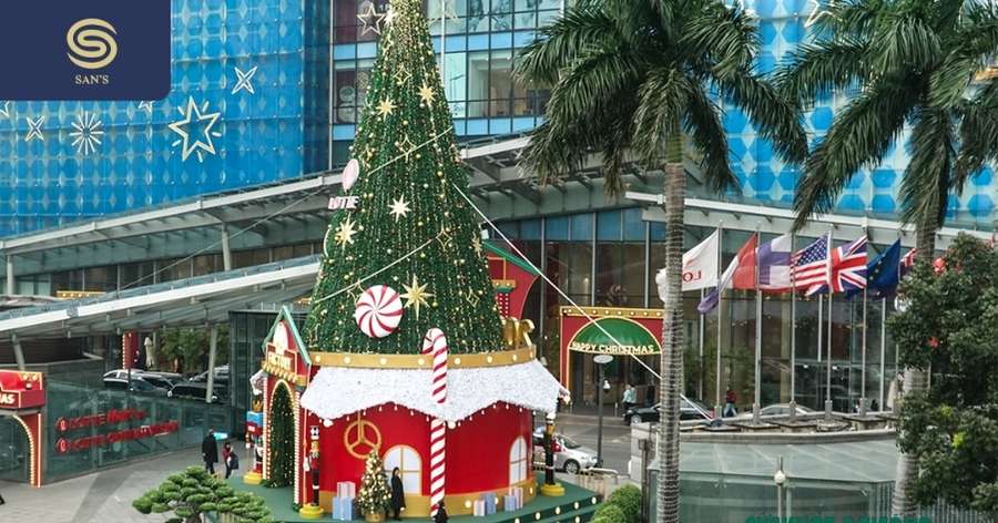 How do Hanoi people enjoy Christmas?