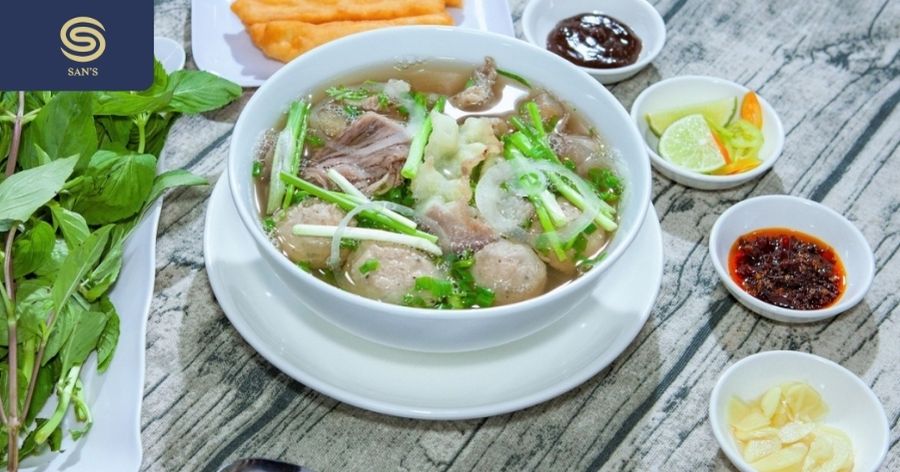 Phở 10 Lý Quốc Sư (Beef Noodle Soup)