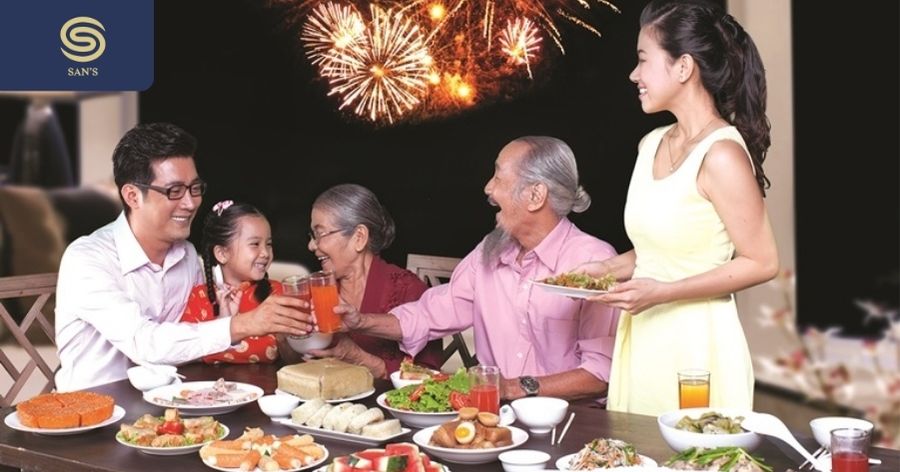 Families gather for a year-end meal