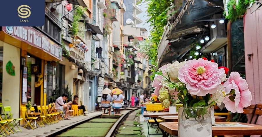 The highlight of Train Cafe Hanoi is their unique location, right next to the railway tracks