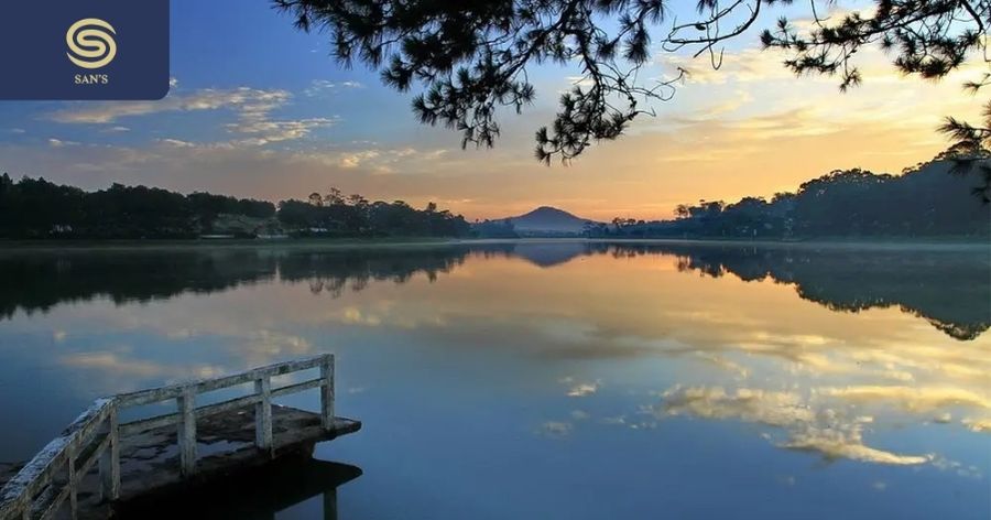 Xuan Huong Lake in Da Lat, Vietnam