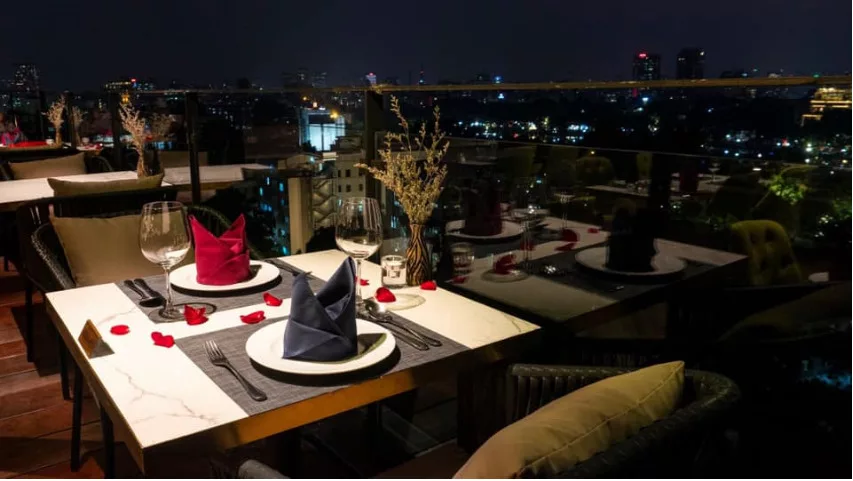 Top-10-Rooftop-Restaurants-with-the-BEST-view-IN-HANOI