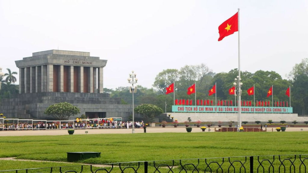 thing to do in hochiminh mausoleum