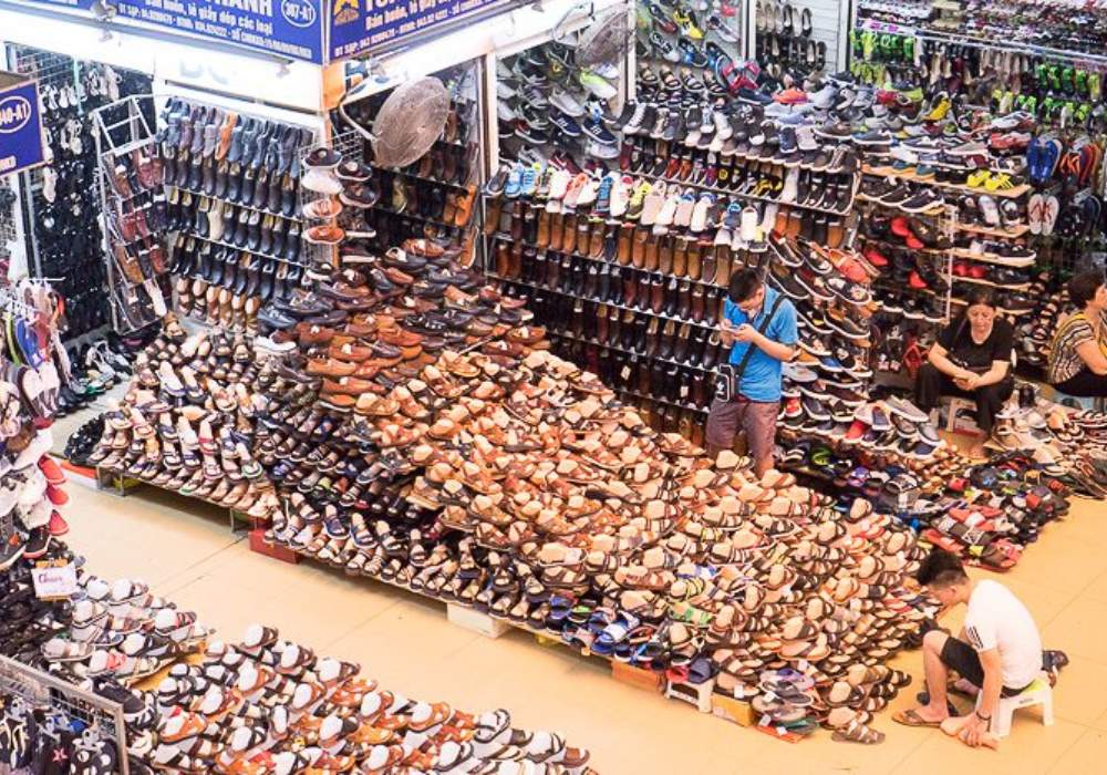 Dong Xuan market - The Biggest market in Hanoi, Vietnam