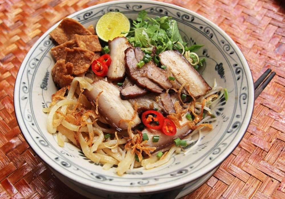 There are several stalls serving cao lau at Hoi An Street Food tour
