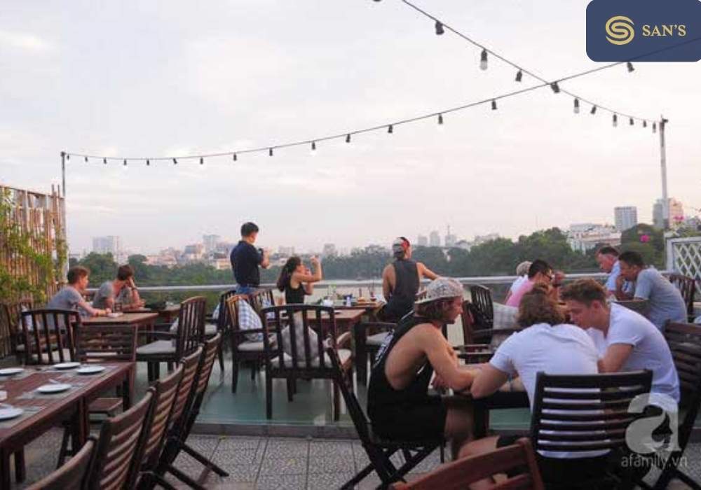 Avalon Lounge - Best Bars in Hanoi Old Quarter