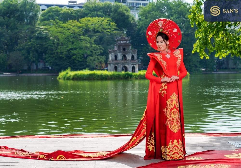 Beautiful Vietnamese Woman Wearing Ao Dai · Creative Fabrica