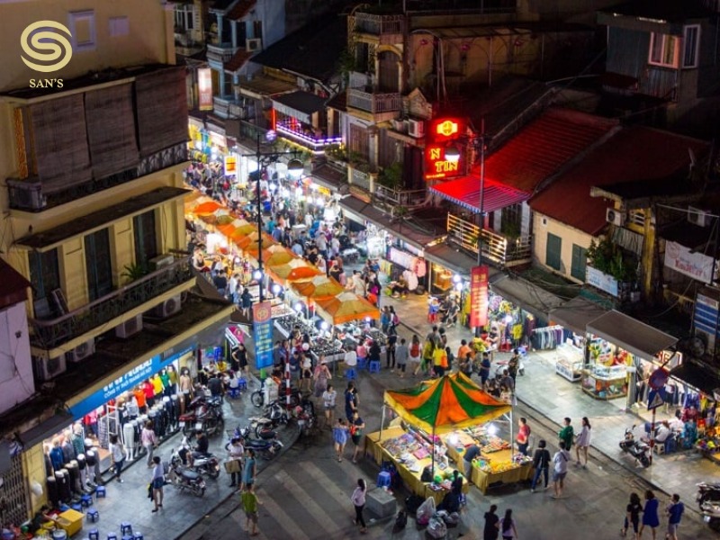 Hanoi Old Quarter at night