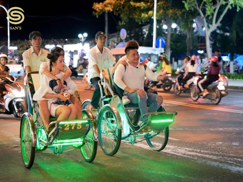 Experience riding a cyclo at night in Hanoi