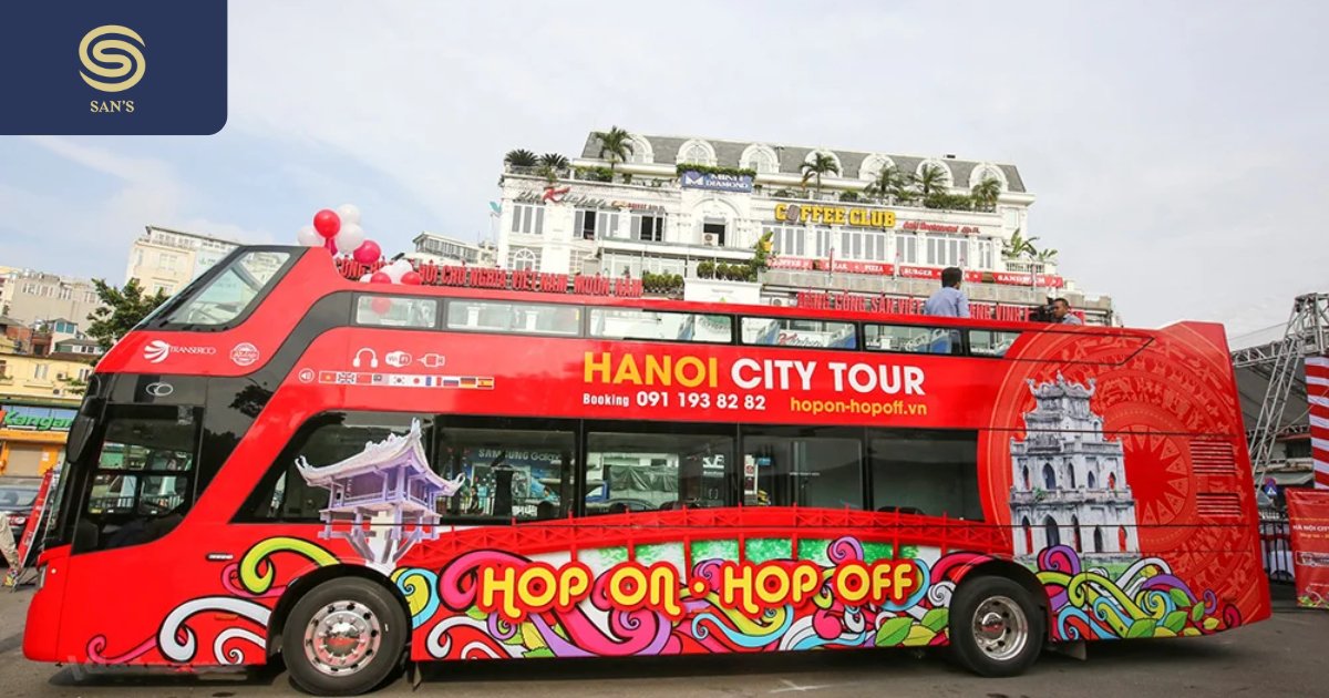 Double-decker buses in Hanoi help visitors enjoy panoramic views of the city from above