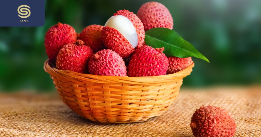 Lychee has a very sweet and delicious taste. They are often found in Vietnam. Every year they are exported to Europe, Japan... (Source: Collected)