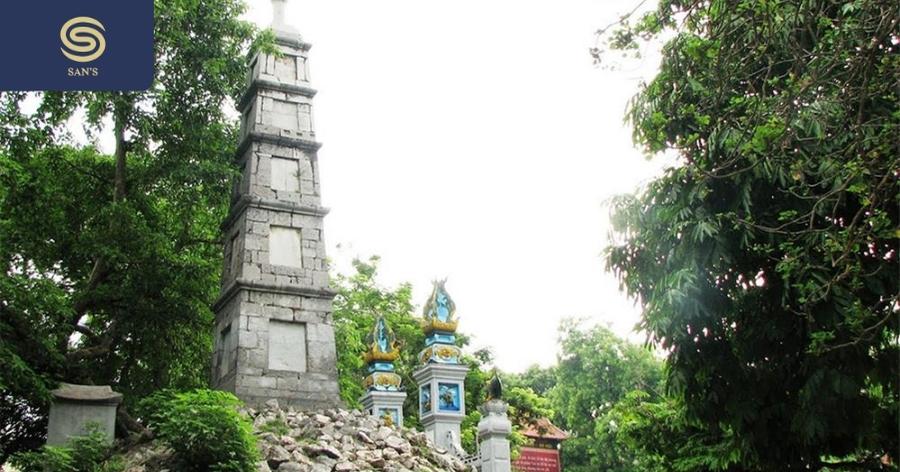 Pen Tower at the Head of The Huc Bridge